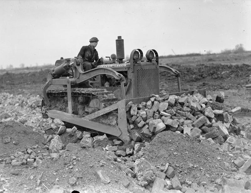 Bulldozer at Witchford © IWM CE29
