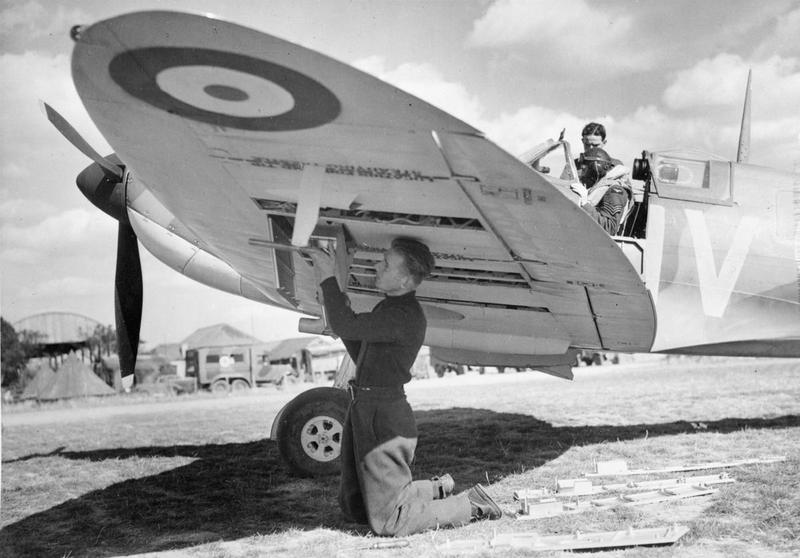 19 Squadron Spitfire being rearmed © IWM CH1458