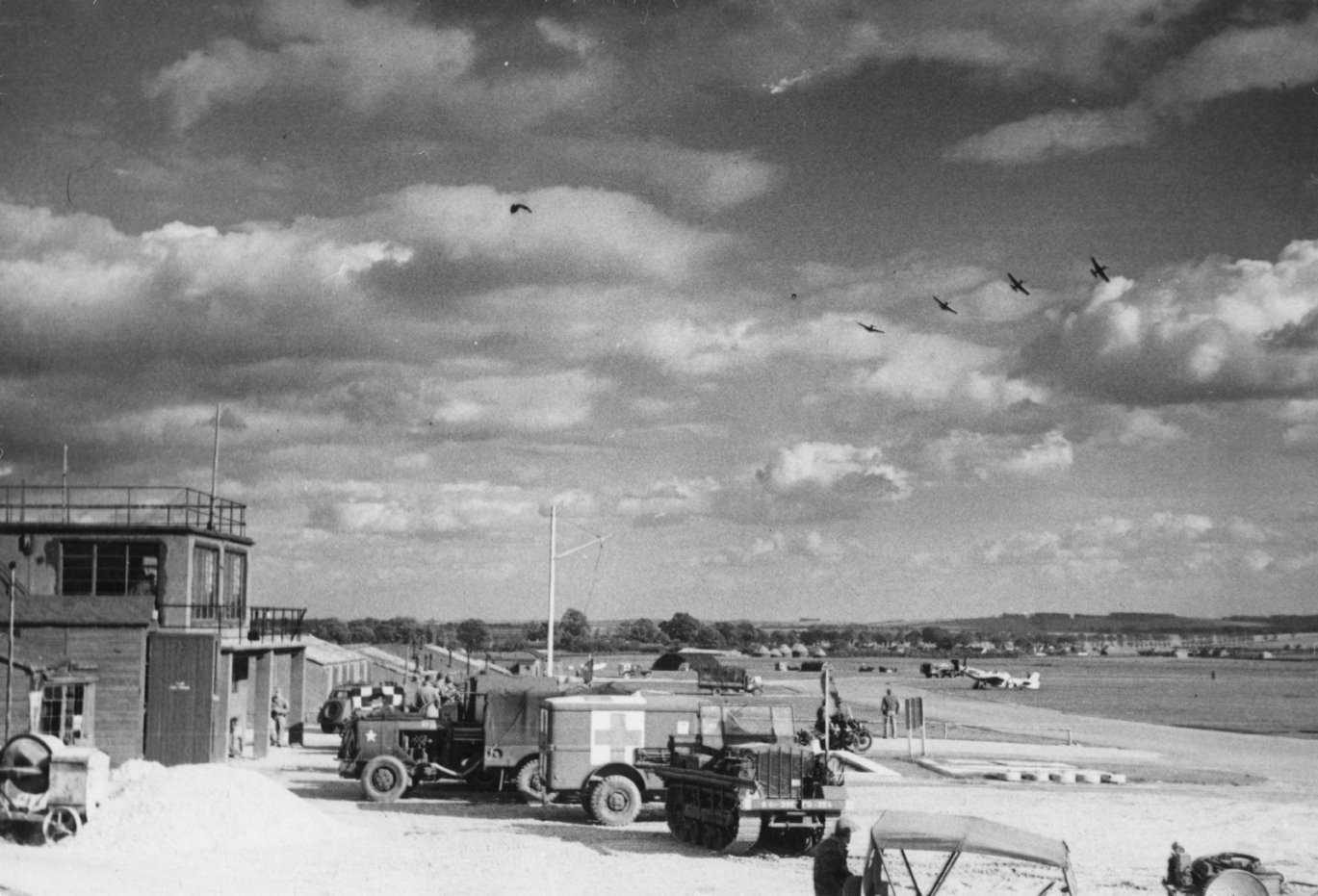 Airfield scene © AAM FRE443