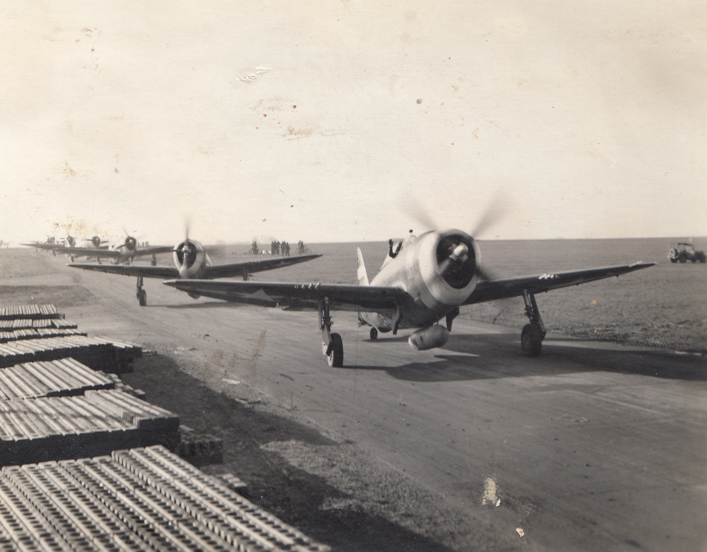 P-47 Thunderbolt fighters © AAM – UPL 18408