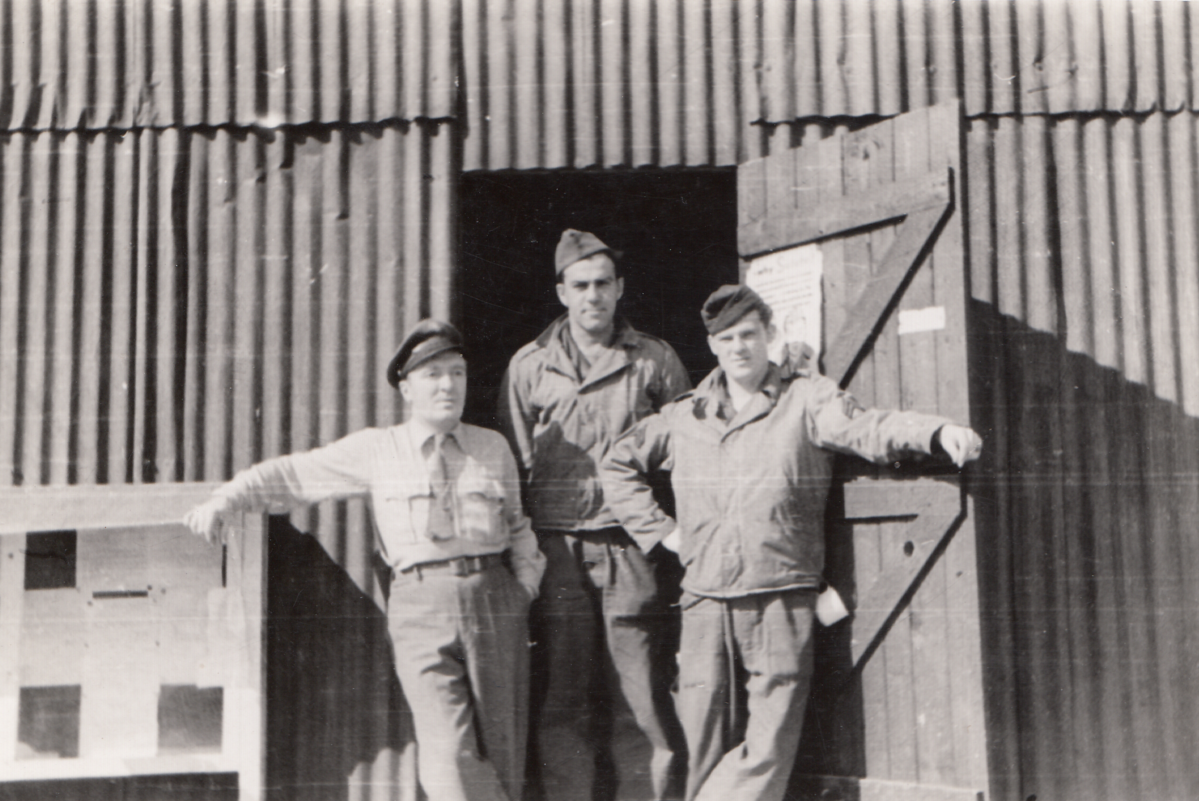 Unknown ground crew © AAM – UPL 18649