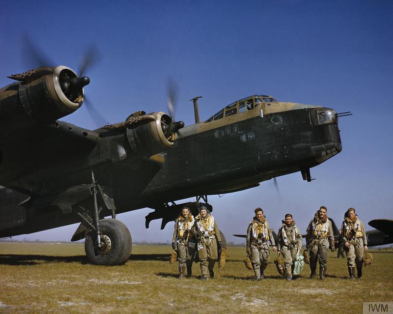 Short Stirling bomber & crew © IWM (TR9)